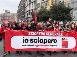 Napoli in piazza contro la manovra, 10 mila persone al corteo della Cgil