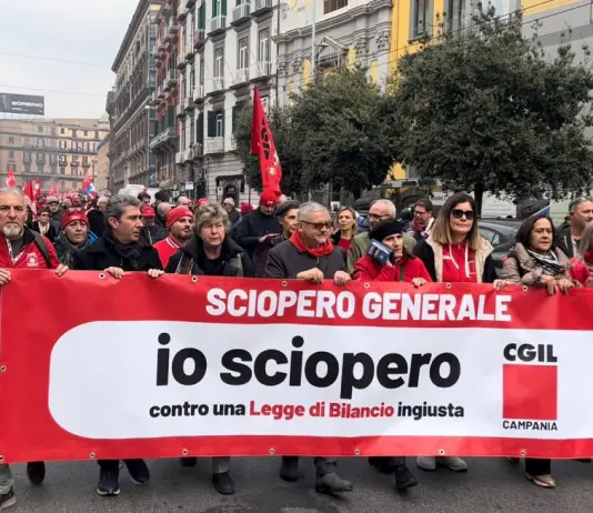 Napoli in piazza contro la manovra, 10 mila persone al corteo della Cgil