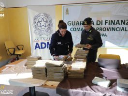 Maxi sequestro di due tonnellate di cocaina all’interno del Porto di Genova / Video