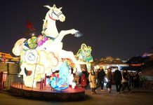 Cina: Xi’an, festival delle lanterne celebra Capodanno lunare (1)