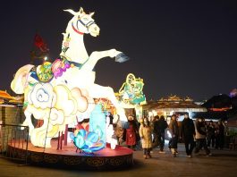 Cina: Xi’an, festival delle lanterne celebra Capodanno lunare (1)