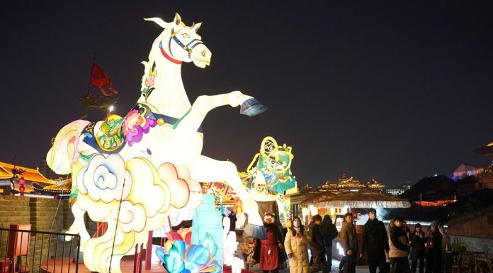 Cina: Xi’an, festival delle lanterne celebra Capodanno lunare (1)