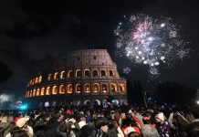 Italia: le foto dei fuochi d’artificio a Roma per celebrare Capodanno (1)