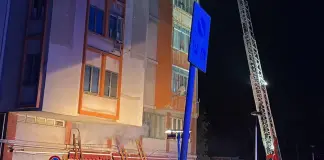 Incendio nella notte nel grattacielo di Ferrara, Torre B dichiarata inagibile. Oltre 80 sfollati al Palapalestre