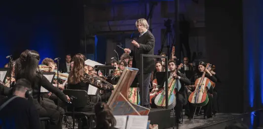 Il maestro Riccardo Muti dirige i Cherubini nel carcere di Opera / Foto