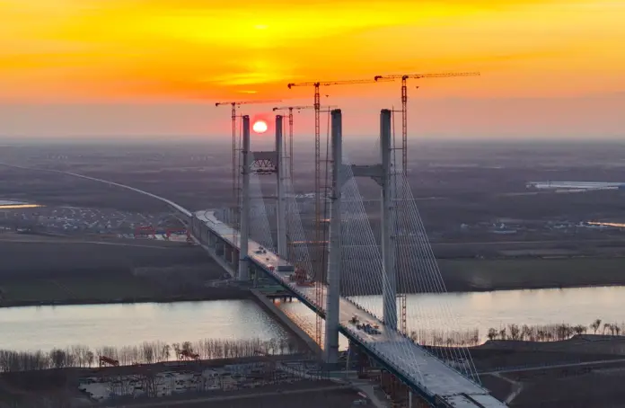 #CHINA-SHANDONG-DONGYING-YELLOW RIVER-HIGHWAY-RAILWAY BRIDGE-CLOSURE (CN)