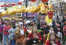 Cina: celebrazioni di Capodanno al Xinjiang International Grand Bazaar (2)