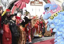 Cina: celebrazioni di Capodanno al Xinjiang International Grand Bazaar (3)