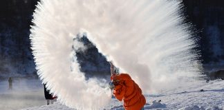 Cina: Mongolia Interna, turismo invernale sul fiume Halha ad Arxan (1)