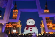 Cina: Harbin attira turisti con il suo iconico gigante di neve (3)