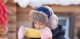 Cina: a Harbin sculture di ghiaccio tinte con coloranti vegetali (1)