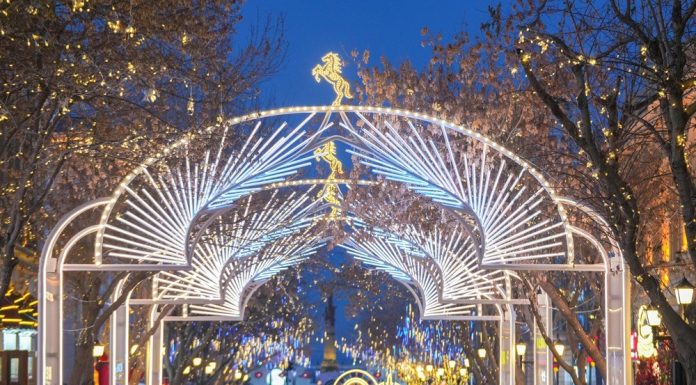 Cina: la Central Street di Harbin incanta i turisti (1)