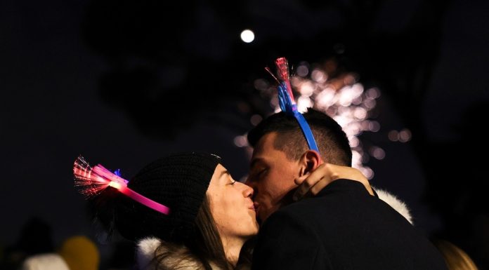 Italia: le foto dei fuochi d’artificio a Roma per celebrare Capodanno (2)
