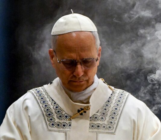 بابا الفاتيكان يعبر عن تعاطفه مع ضحايا حريق كرانز مونتانا