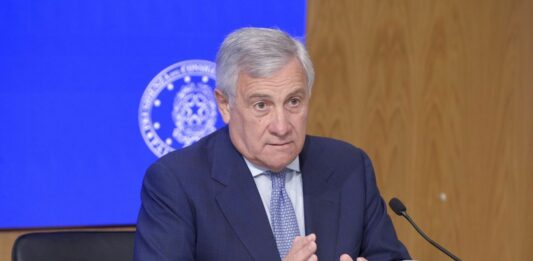 Vertice a Palazzo Chigi presieduto da Meloni sulla crisi in Medio Oriente. Tajani “Spero entro domani nel rientro di 10.000 italiani”