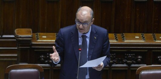 Strage Crans-Montana, il 7 gennaio un minuto di silenzio in tutte le scuole