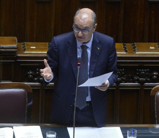 Strage Crans-Montana, il 7 gennaio un minuto di silenzio in tutte le scuole