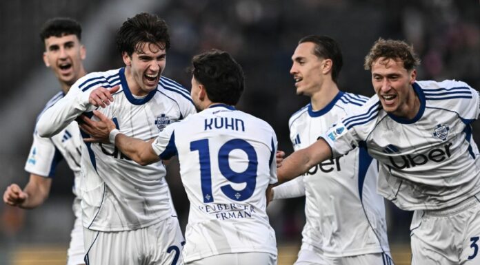 Il Como vince anche a Pisa e continua a sognare l’Europa