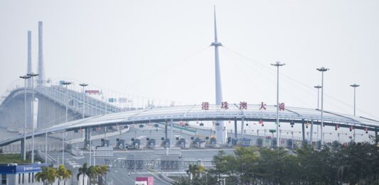 Cina, dal 2018 transitati 100 milioni di veicoli su ponte Hong Kong-Zhuhai-Macao