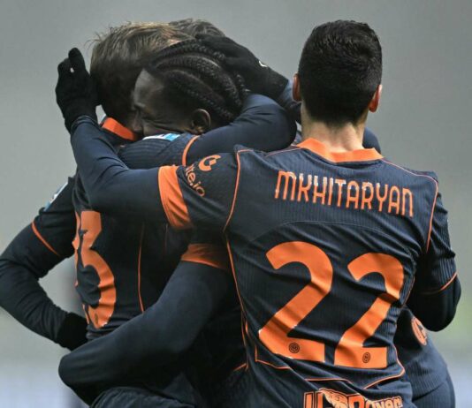 L’Inter vince 2-0 nella nebbia, Dimarco e Thuram stendono il Parma