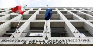 Mit “Nessun commissariamento dei porti italiani”