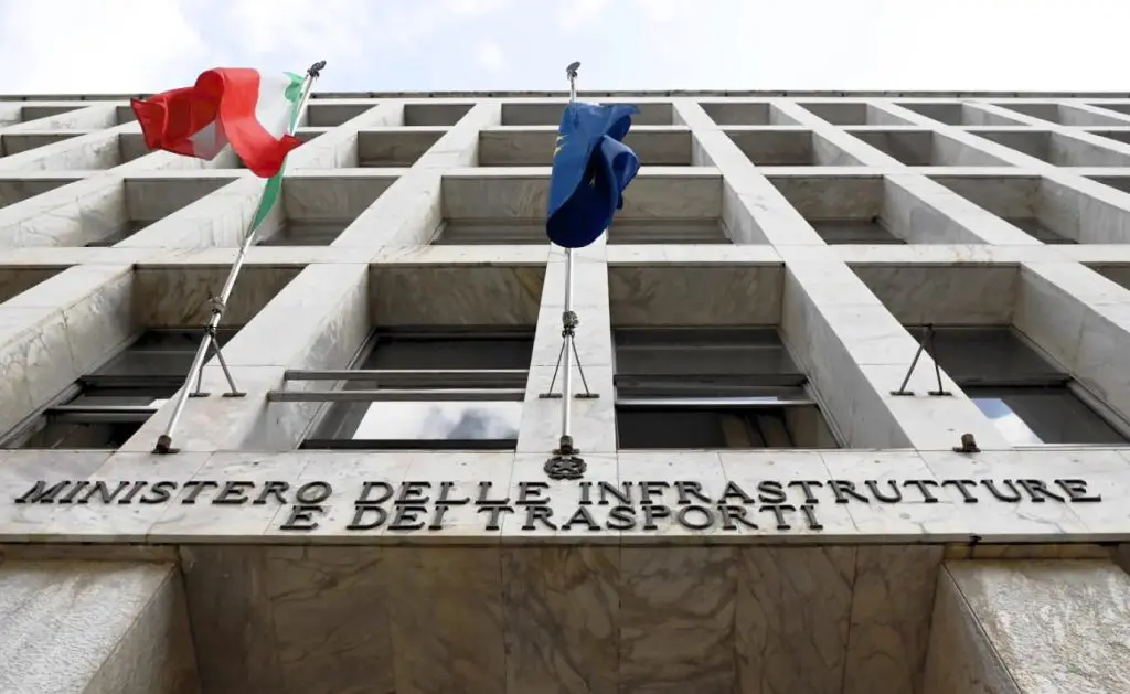 geronimo it sindco-e-assessore-nessuna-emergenza-sicurezza-un-milione-e-mezzo-per-la-nuova-caserma-A67387 010