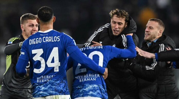 Baturina salva il Como nel recupero, col Bologna finisce 1-1