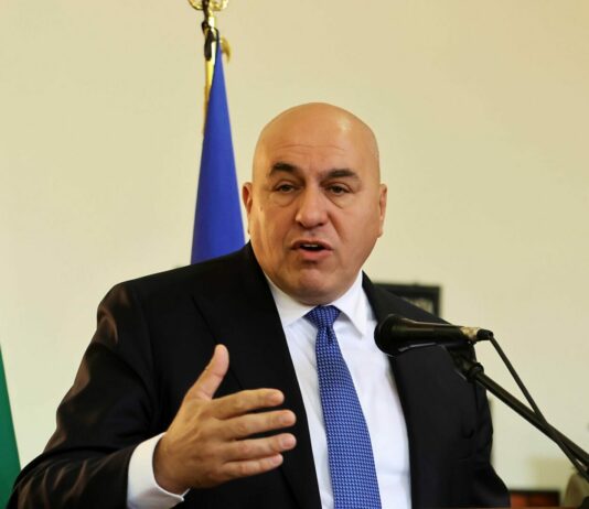 Crosetto “Onore al coraggio e alla determinazione dei cittadini iraniani”