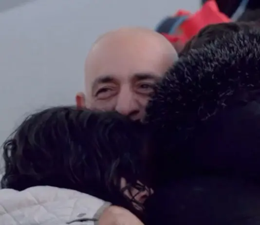 Atterrato a Ciampino l’aereo con Trentini e Burlò, ad accoglierli Meloni e Tajani / Video