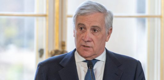 Colono armato minaccia due Carabinieri in Cisgiordania, Tajani convoca l’ambasciatore di Israele