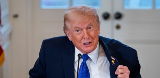 Iran, Trump ai manifestanti “Prendete le istituzioni, l’aiuto è in arrivo”