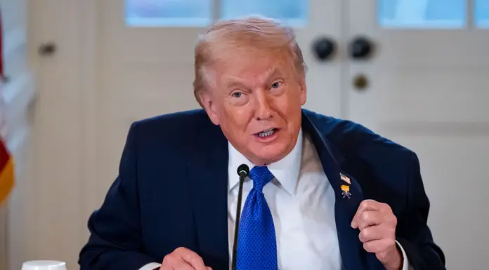 Iran, Trump ai manifestanti “Prendete le istituzioni, l’aiuto è in arrivo”