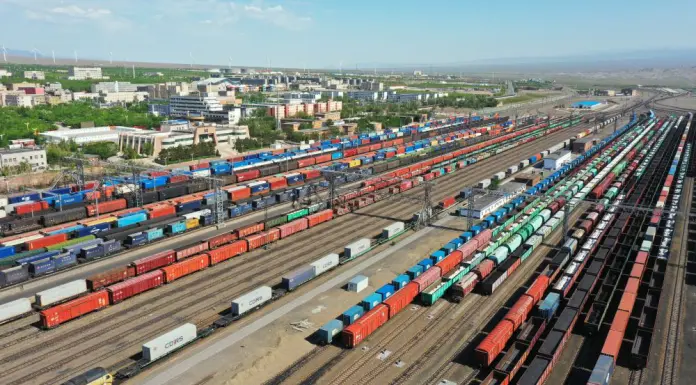 Cina, numero record di treni merci per l’Europa dal porto di Alashankou