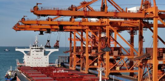 Cina, commercio estero in aumento del 3,8% nel 2025