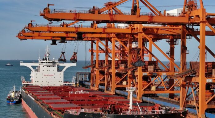 Cina, commercio estero in aumento del 3,8% nel 2025