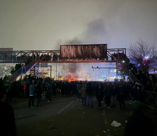 Iran, media “Nei primi due giorni di proteste uccise 30 mila persone”