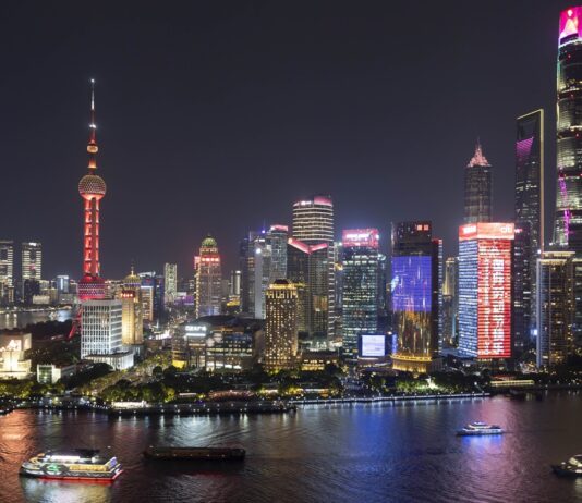 Cina, i consumi di elettricità superano i 10 trilioni di kwh nel 2025