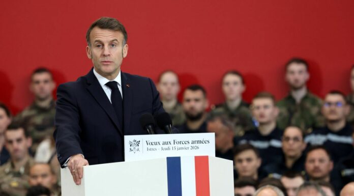 Groenlandia, Macron risponde a Trump “Minacce dazi inaccettabili”