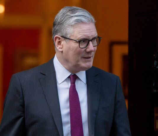 ستارمر: لن نستخدم قواتنا المسلحة بشكل مباشر في الحرب على إيران