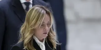Meloni “Il mondo ha visto l’abisso della Shoah. Condanniamo la complicità del fascismo, leggi razziali una pagina buia della storia italiana”