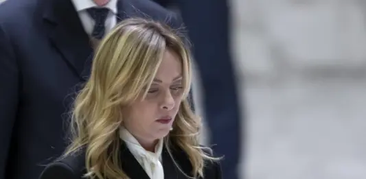 Meloni “Il mondo ha visto l’abisso della Shoah. Condanniamo la complicità del fascismo, leggi razziali una pagina buia della storia italiana”