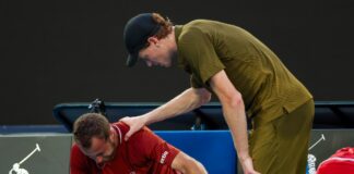 Australian Open, buona la prima per Sinner: Gaston si ritira dopo due set