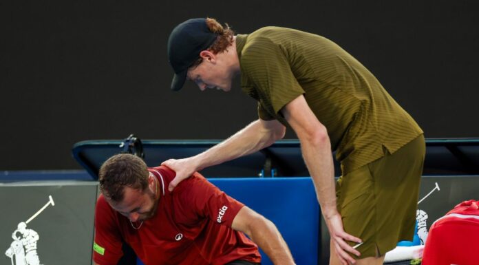 Gaston si ritira dopo aver perso i primi due set, Sinner avanti a Melbourne