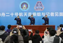 Cina, conferite medaglie ai tre astronauti della missione Shenzou-20