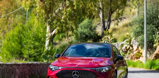 Mercedes-Benz CLA, l’elettrica che ridefinisce l’intelligenza su quattro ruote