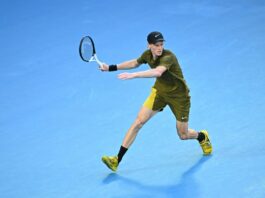 Sinner al terzo turno a Melbourne, Musetti batte Sonego nel derby