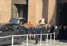 L’ultimo saluto a Valentino, “Grazie per avere creato bellezza”