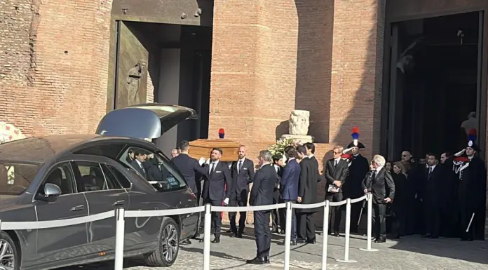 L’ultimo saluto a Valentino, “Grazie per avere creato bellezza”