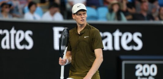 Sinner regola Darderi nel derby, Musetti domina Fritz: due italiani ai quarti degli Australian Open