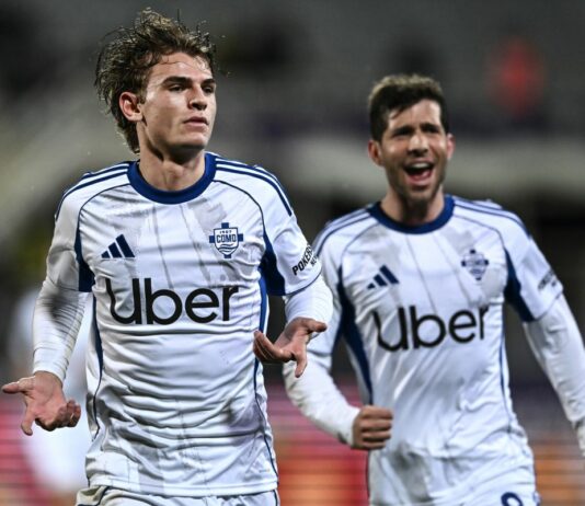 Il Como vince 3-1 in rimonta a Firenze, ai quarti contro il Napoli